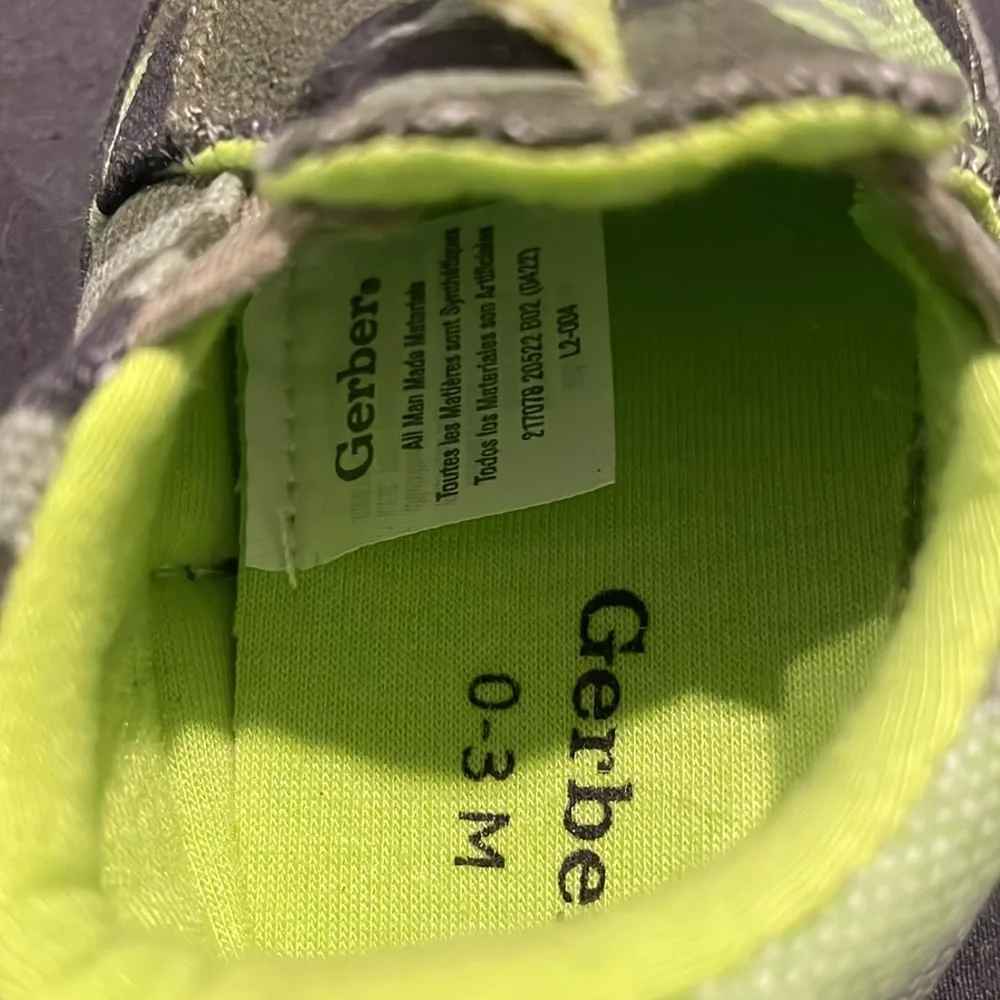 0-3m Gerber baby shoes